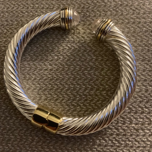 Pair of fashion bangle bracelets, excellent quality (silver tone) - Picture 6 of 6